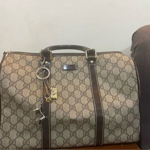 Gucci Boston bag. Had for a while and I haven't used in a while hence the sale